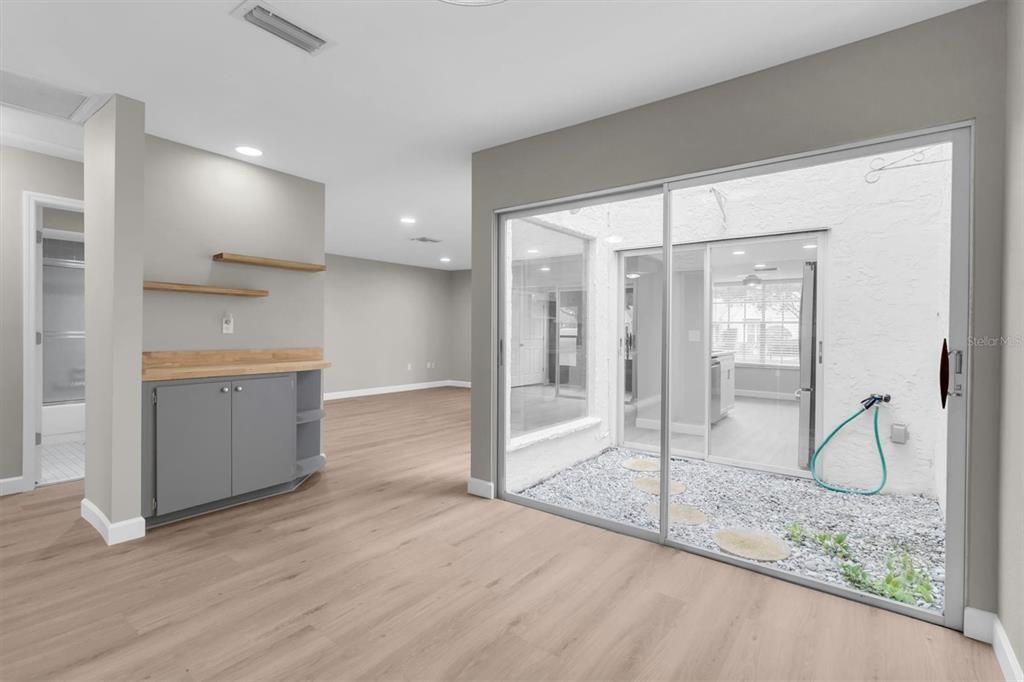 На продажу: $209,900 (2 спален, 2 ванн, 1253 Квадратных фут)