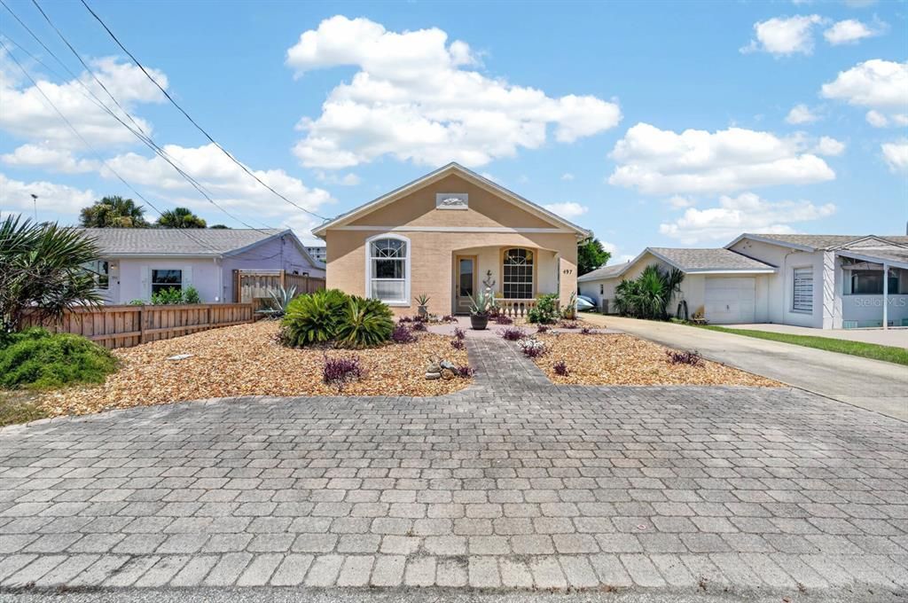 For Sale: $425,000 (3 beds, 2 baths, 1590 Square Feet)