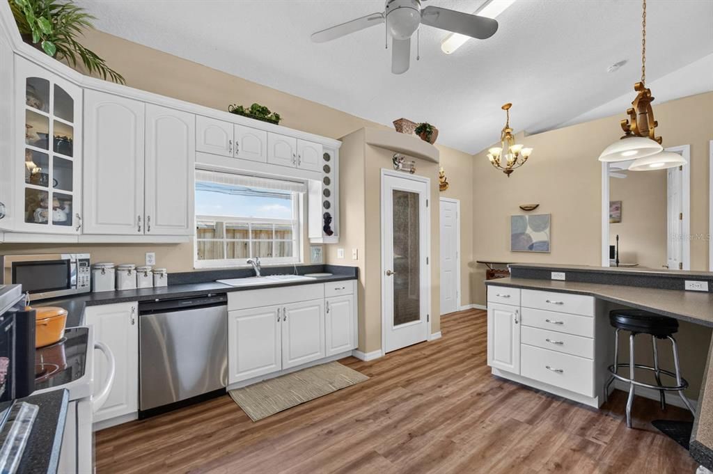 For Sale: $425,000 (3 beds, 2 baths, 1590 Square Feet)