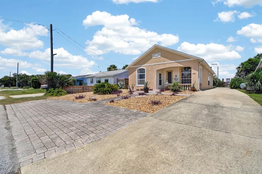 For Sale: $425,000 (3 beds, 2 baths, 1590 Square Feet)