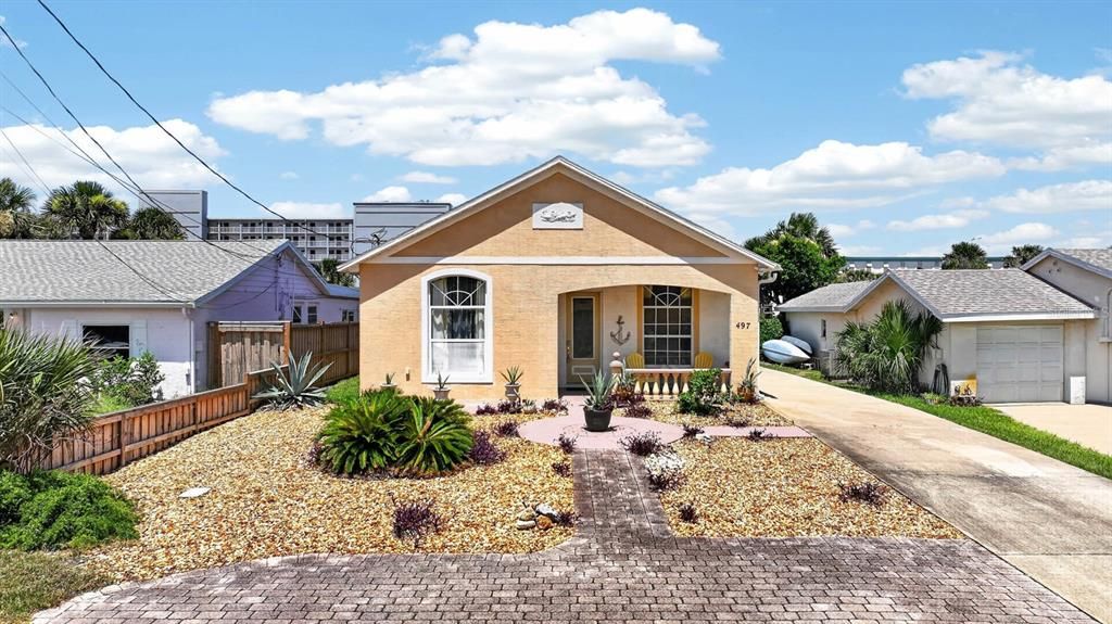 For Sale: $425,000 (3 beds, 2 baths, 1590 Square Feet)