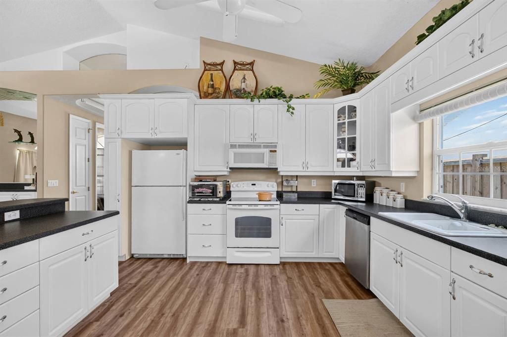 For Sale: $425,000 (3 beds, 2 baths, 1590 Square Feet)