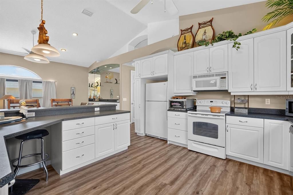 For Sale: $425,000 (3 beds, 2 baths, 1590 Square Feet)