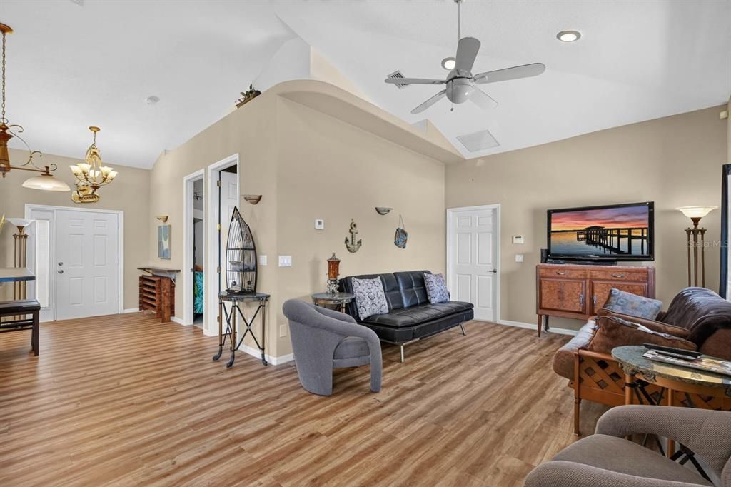 For Sale: $425,000 (3 beds, 2 baths, 1590 Square Feet)