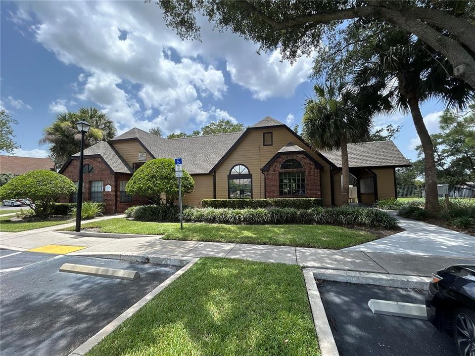 For Sale: $102,900 (1 beds, 1 baths, 712 Square Feet)