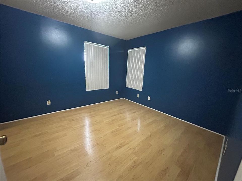 For Sale: $102,900 (1 beds, 1 baths, 712 Square Feet)