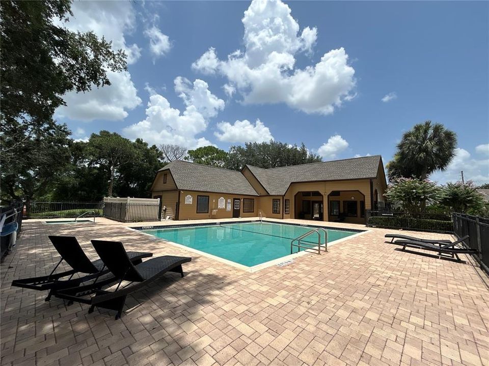 For Sale: $102,900 (1 beds, 1 baths, 712 Square Feet)