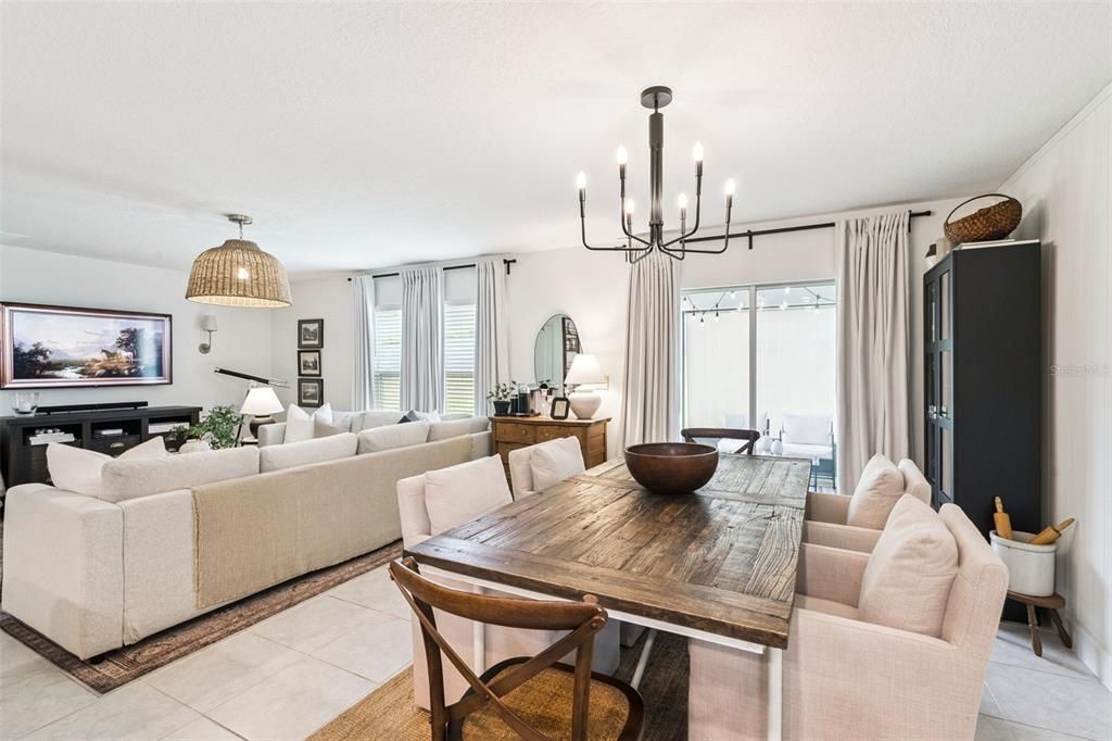 На продажу: $385,000 (4 спален, 2 ванн, 1707 Квадратных фут)