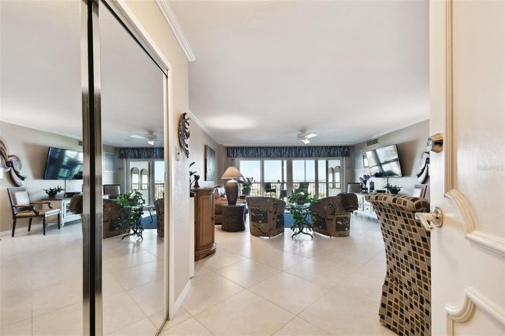 На продажу: $379,000 (2 спален, 2 ванн, 1050 Квадратных фут)