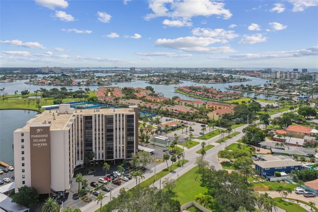 На продажу: $379,000 (2 спален, 2 ванн, 1050 Квадратных фут)