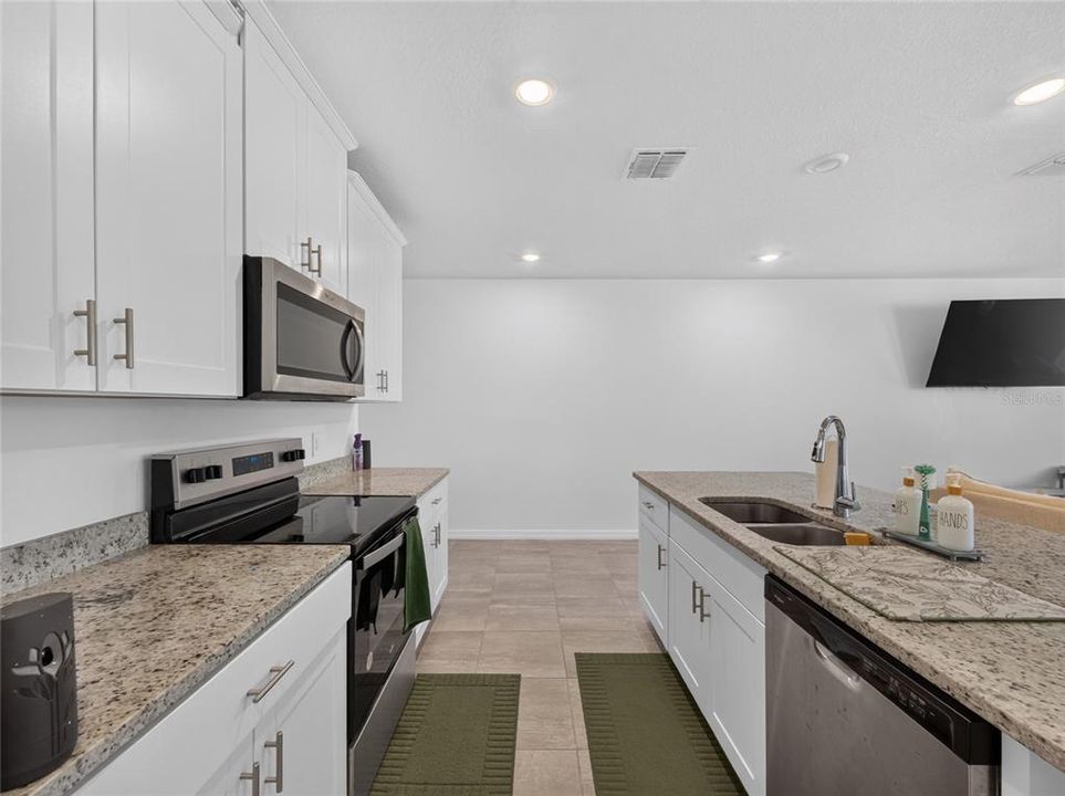 For Rent: $2,500 (3 beds, 2 baths, 1560 Square Feet)