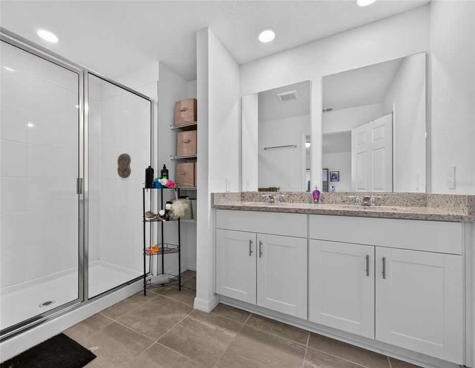 For Rent: $2,500 (3 beds, 2 baths, 1560 Square Feet)