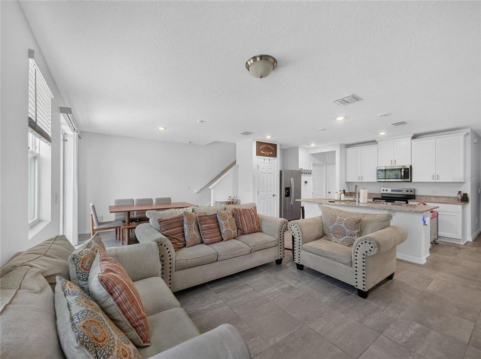 For Rent: $2,500 (3 beds, 2 baths, 1560 Square Feet)