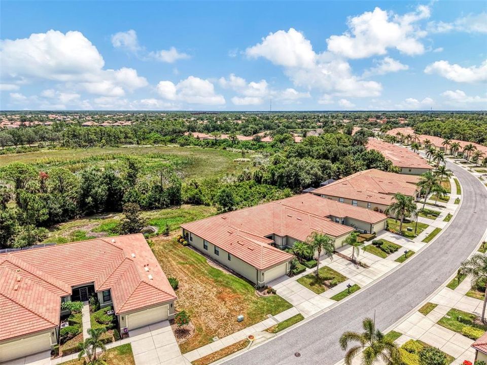 En Venta: $335,000 (2 camas, 2 baños, 1600 Pies cuadrados)