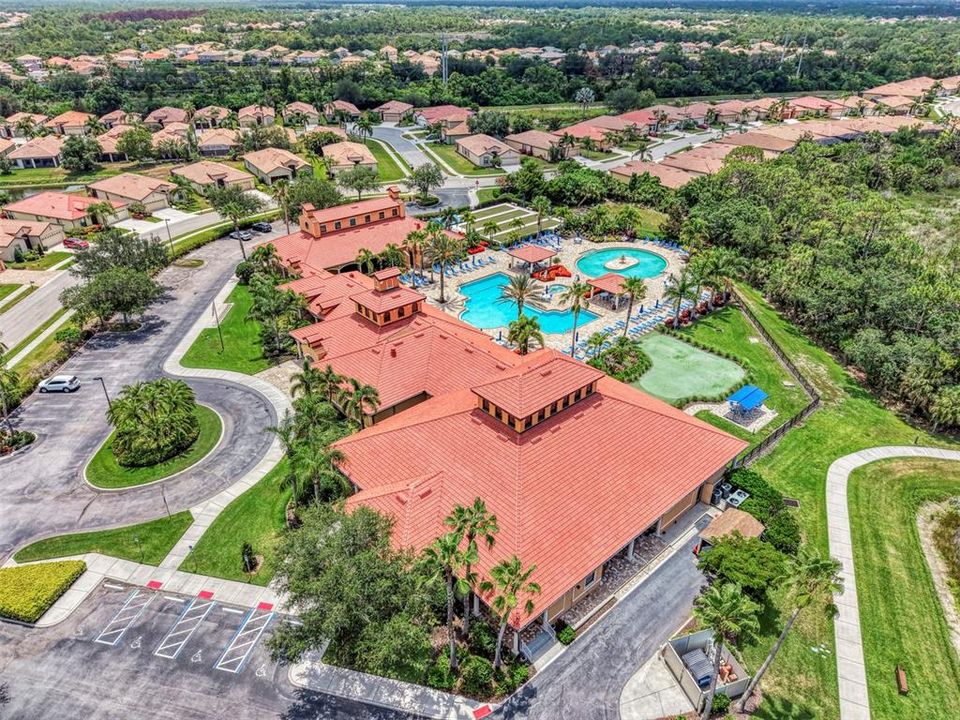 En Venta: $335,000 (2 camas, 2 baños, 1600 Pies cuadrados)
