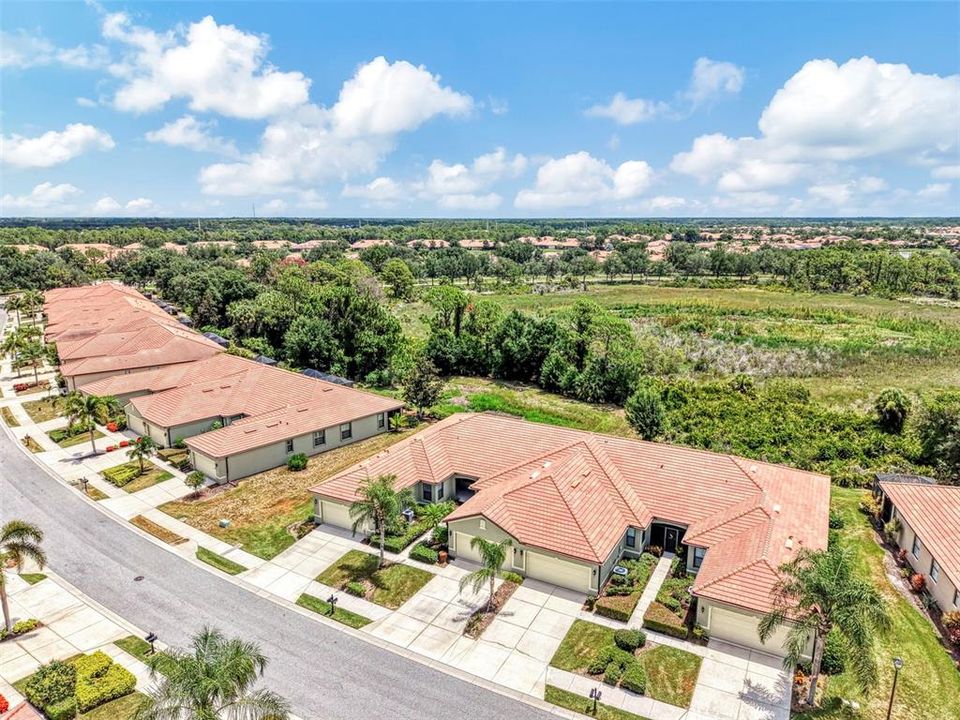 En Venta: $335,000 (2 camas, 2 baños, 1600 Pies cuadrados)