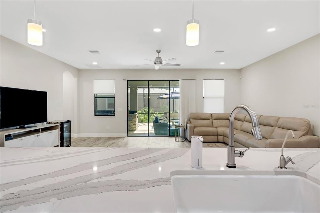 En Venta: $799,000 (4 camas, 4 baños, 3143 Pies cuadrados)