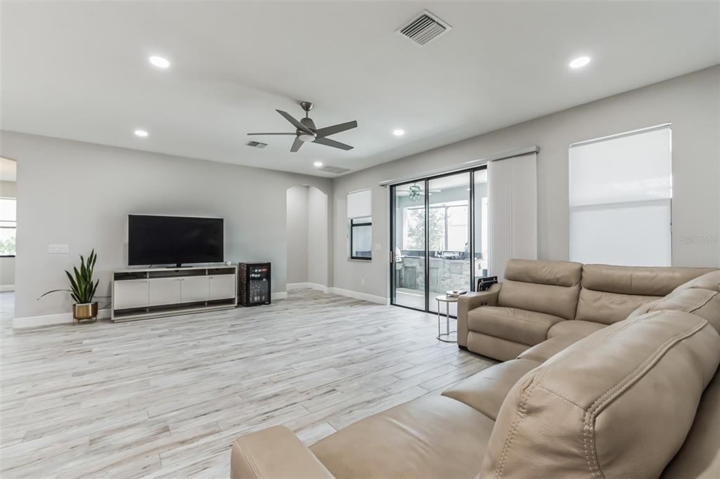 En Venta: $799,000 (4 camas, 4 baños, 3143 Pies cuadrados)