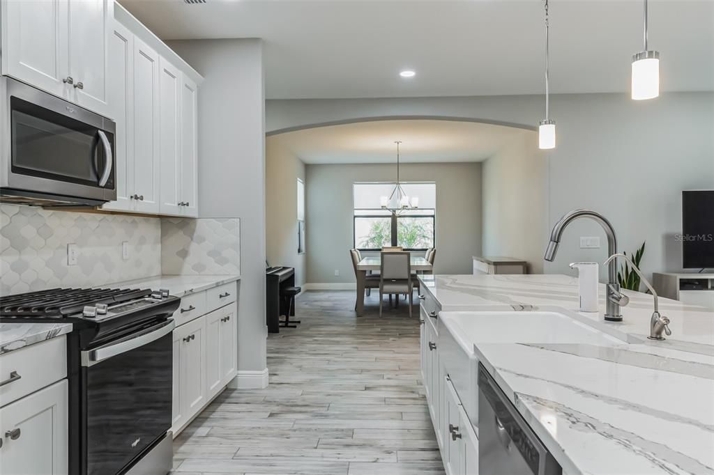 En Venta: $799,000 (4 camas, 4 baños, 3143 Pies cuadrados)