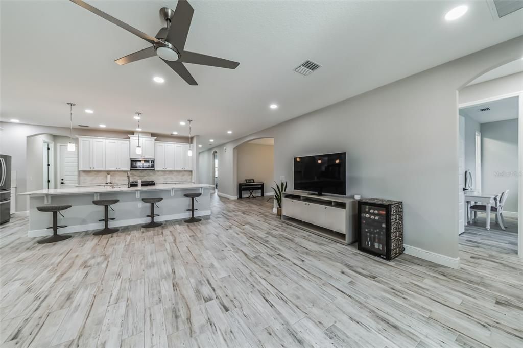 En Venta: $799,000 (4 camas, 4 baños, 3143 Pies cuadrados)