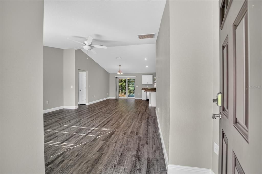 Activo con contrato: $240,000 (3 camas, 2 baños, 1450 Pies cuadrados)