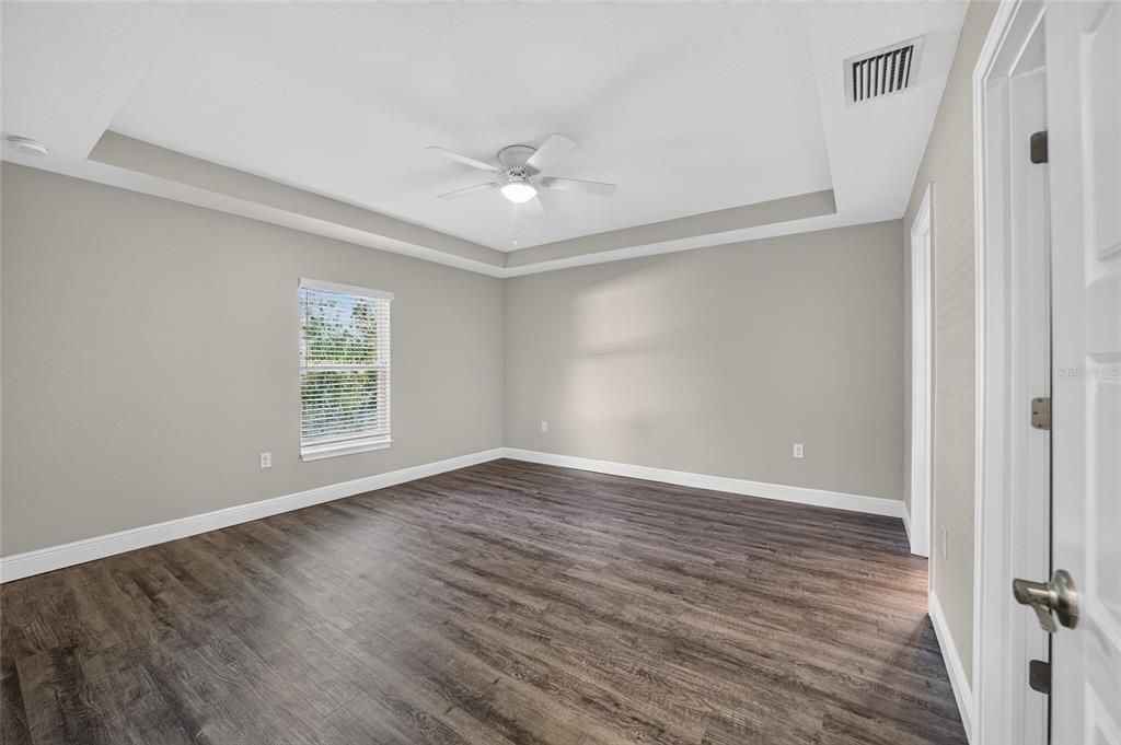 Activo con contrato: $240,000 (3 camas, 2 baños, 1450 Pies cuadrados)