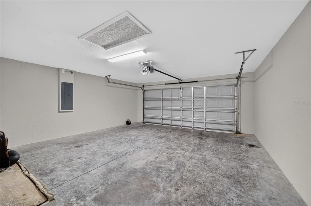 Activo con contrato: $240,000 (3 camas, 2 baños, 1450 Pies cuadrados)