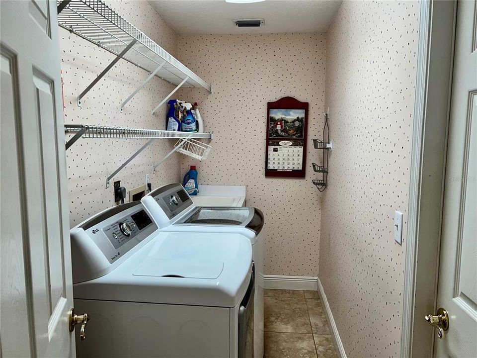 В аренду: $3,400 (3 спален, 2 ванн, 2041 Квадратных фут)