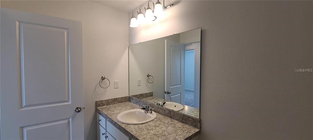В аренду: $2,200 (3 спален, 2 ванн, 1421 Квадратных фут)