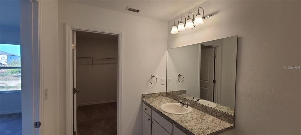 В аренду: $2,200 (3 спален, 2 ванн, 1421 Квадратных фут)