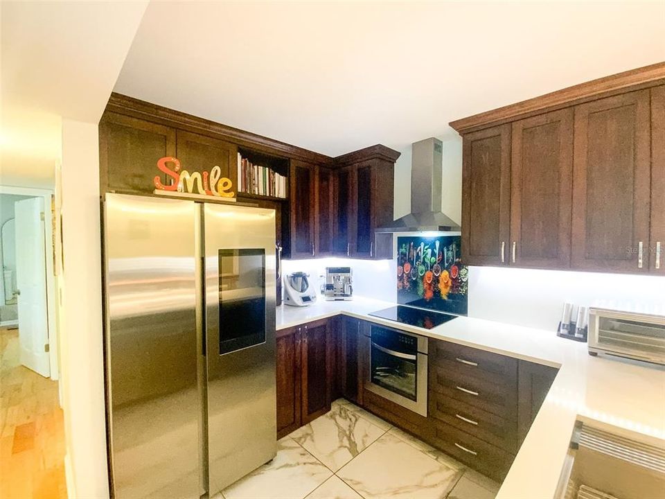 For Rent: $1,995 (2 beds, 2 baths, 979 Square Feet)