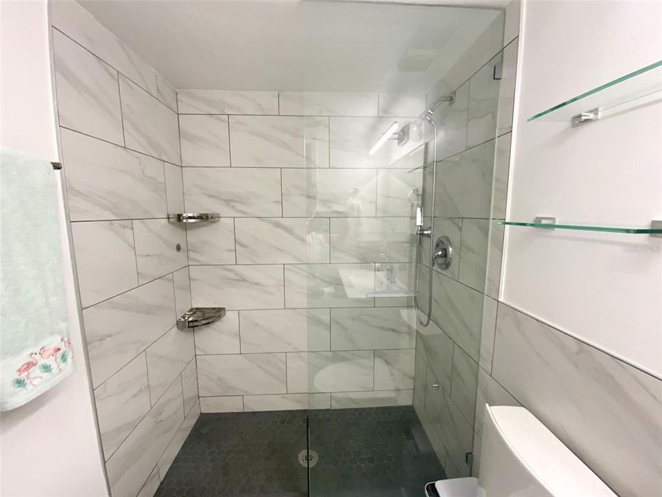 For Rent: $1,995 (2 beds, 2 baths, 979 Square Feet)