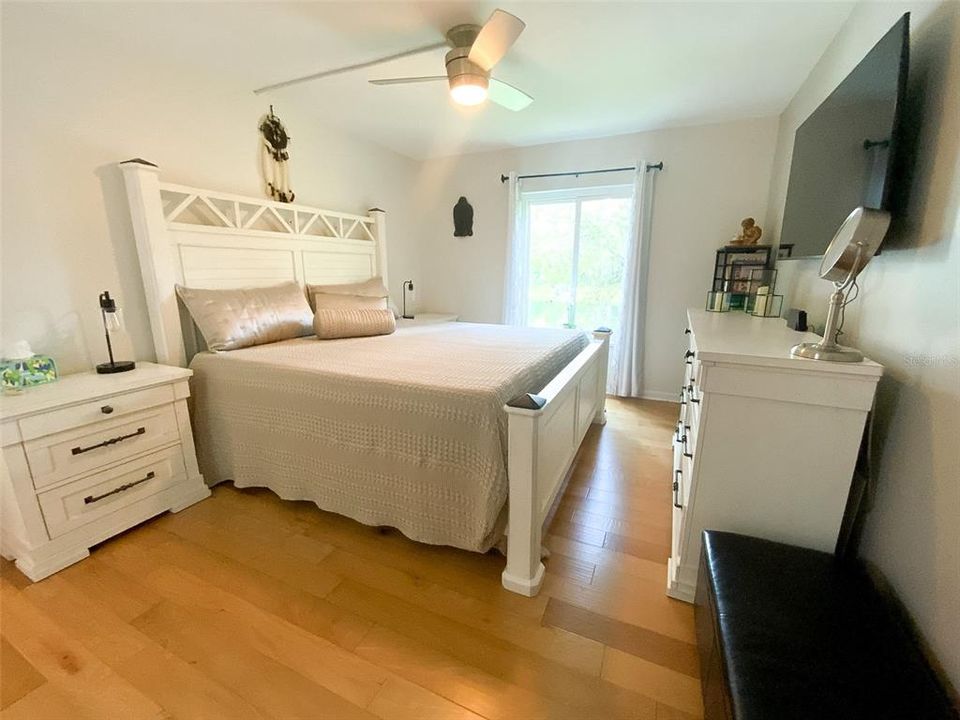For Rent: $1,995 (2 beds, 2 baths, 979 Square Feet)