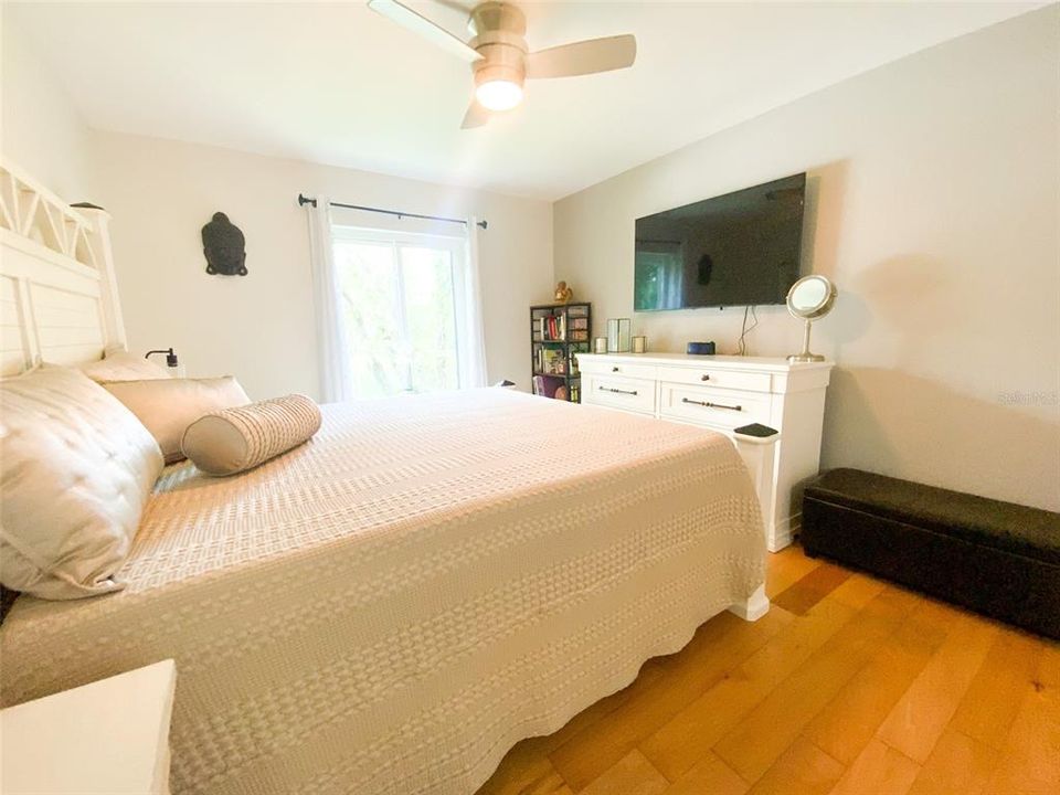 For Rent: $1,995 (2 beds, 2 baths, 979 Square Feet)