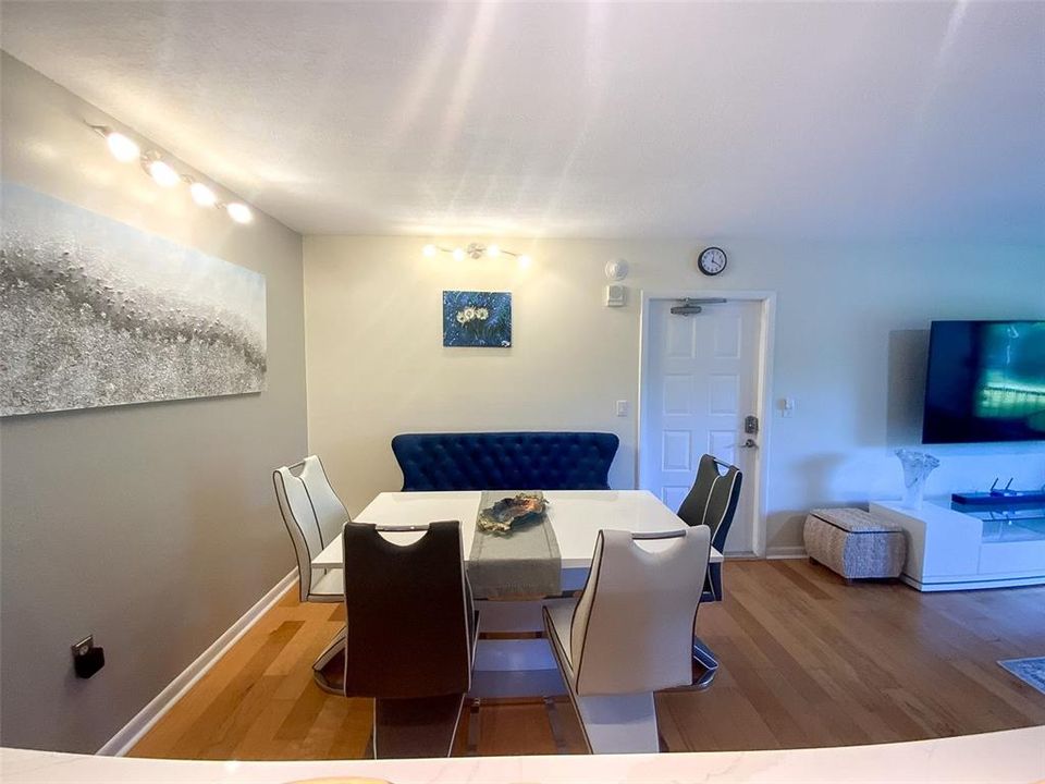 For Rent: $1,995 (2 beds, 2 baths, 979 Square Feet)