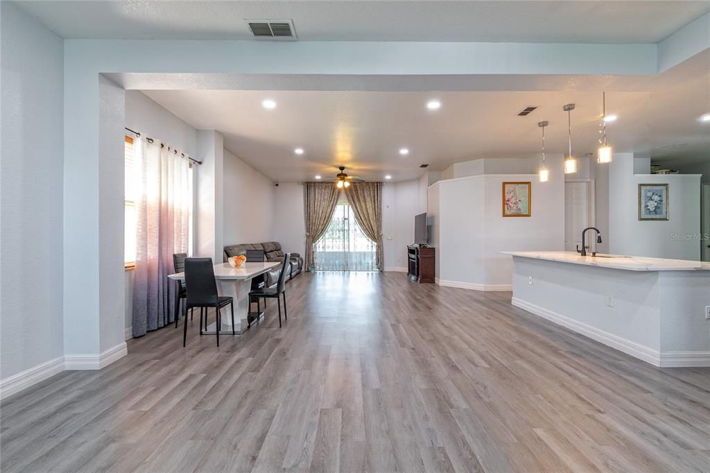 En Venta: $469,000 (5 camas, 2 baños, 2287 Pies cuadrados)