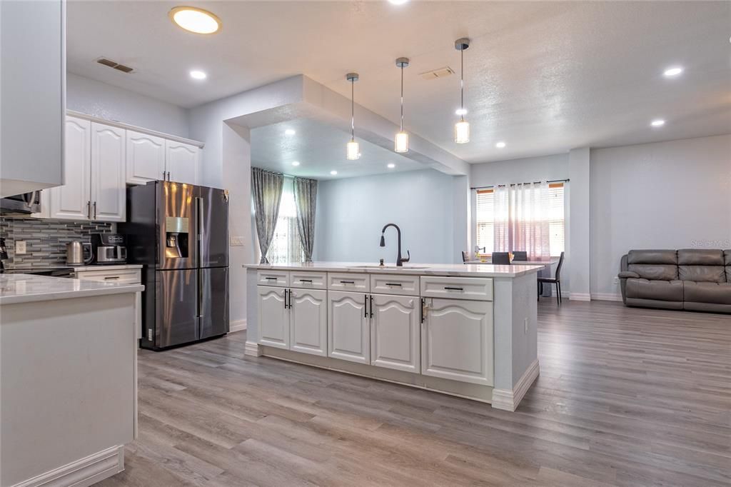 En Venta: $469,000 (5 camas, 2 baños, 2287 Pies cuadrados)