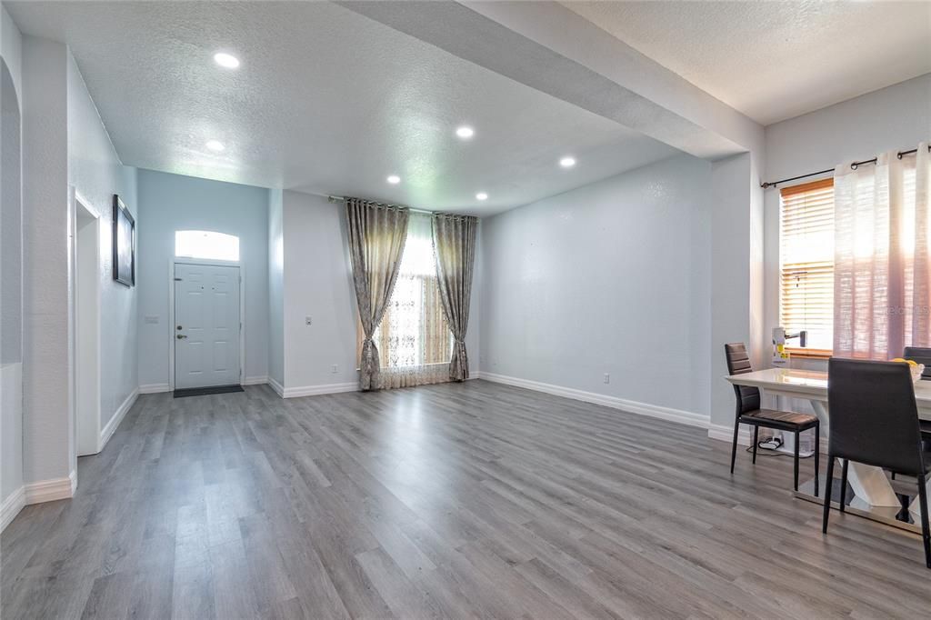 En Venta: $469,000 (5 camas, 2 baños, 2287 Pies cuadrados)