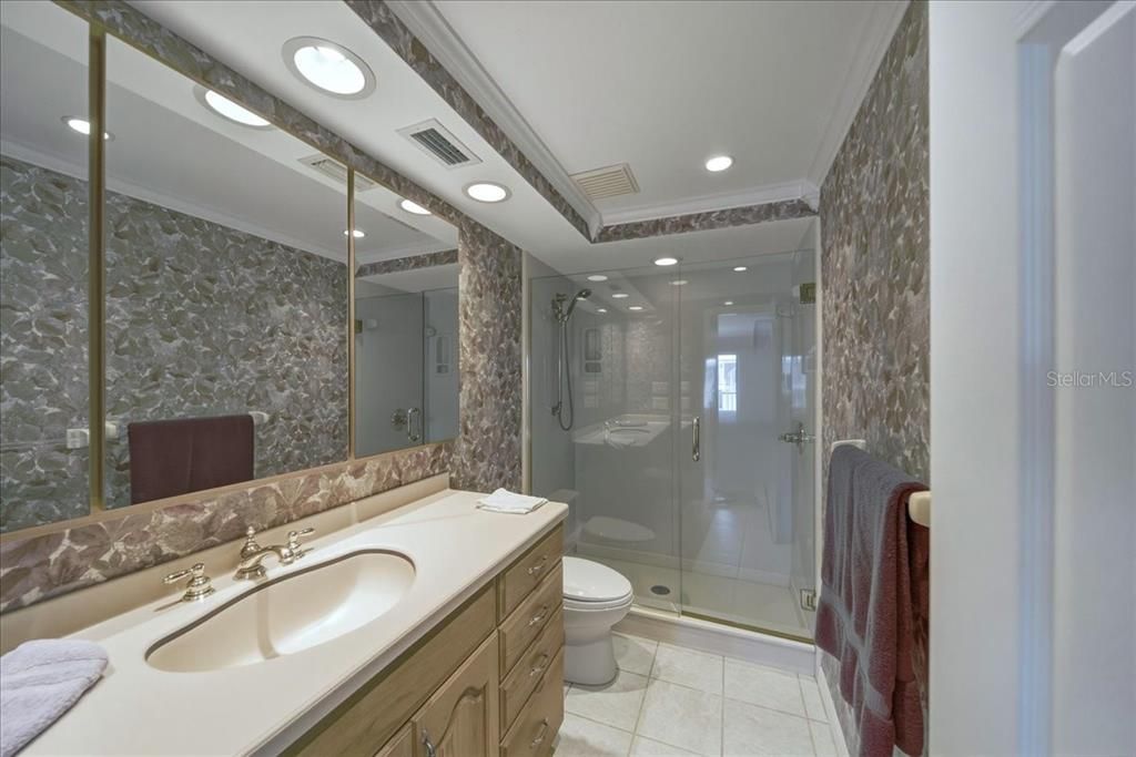 For Sale: $636,000 (2 beds, 2 baths, 1066 Square Feet)