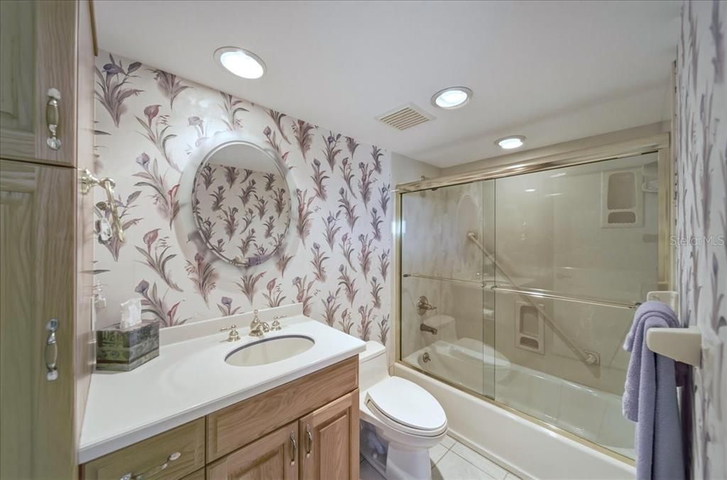 For Sale: $636,000 (2 beds, 2 baths, 1066 Square Feet)