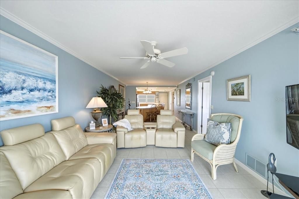 For Sale: $636,000 (2 beds, 2 baths, 1066 Square Feet)