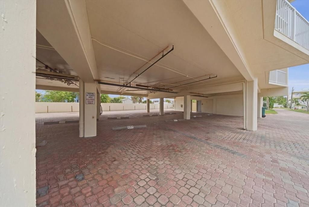 For Sale: $636,000 (2 beds, 2 baths, 1066 Square Feet)