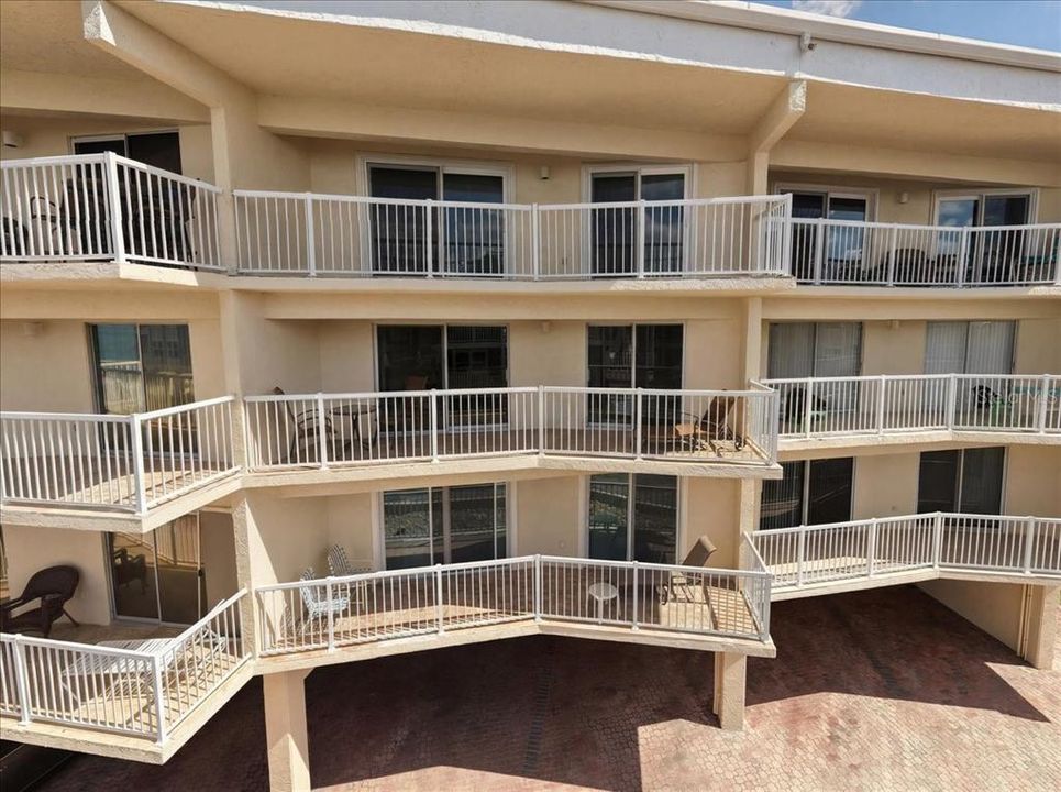 For Sale: $636,000 (2 beds, 2 baths, 1066 Square Feet)