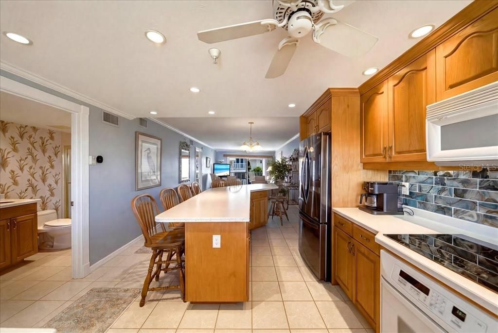 For Sale: $636,000 (2 beds, 2 baths, 1066 Square Feet)