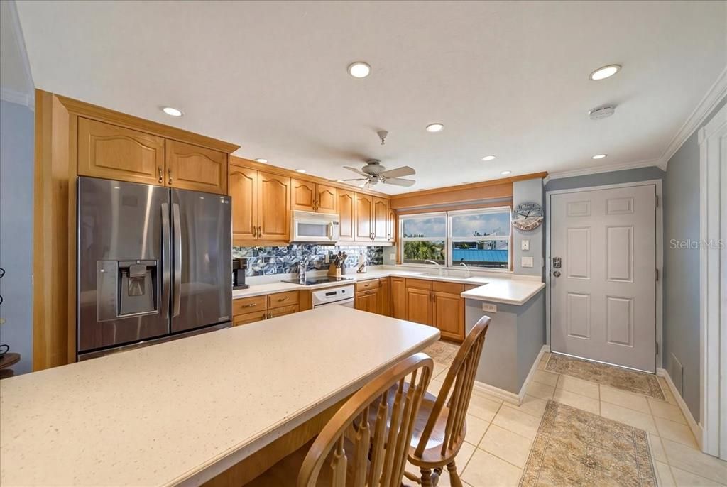 For Sale: $636,000 (2 beds, 2 baths, 1066 Square Feet)