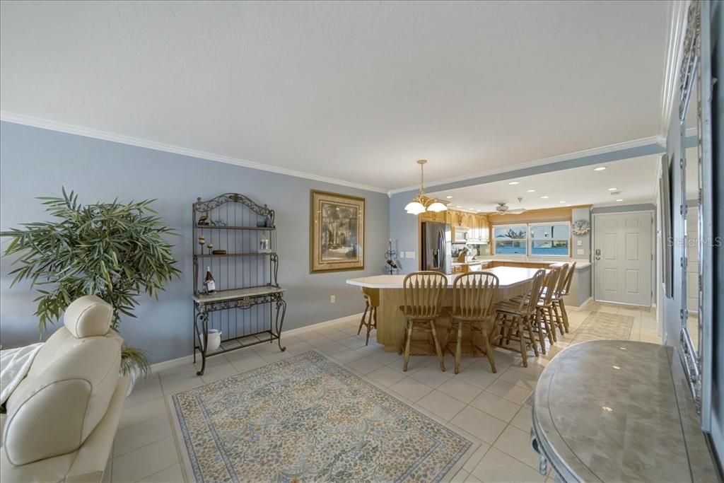 For Sale: $636,000 (2 beds, 2 baths, 1066 Square Feet)