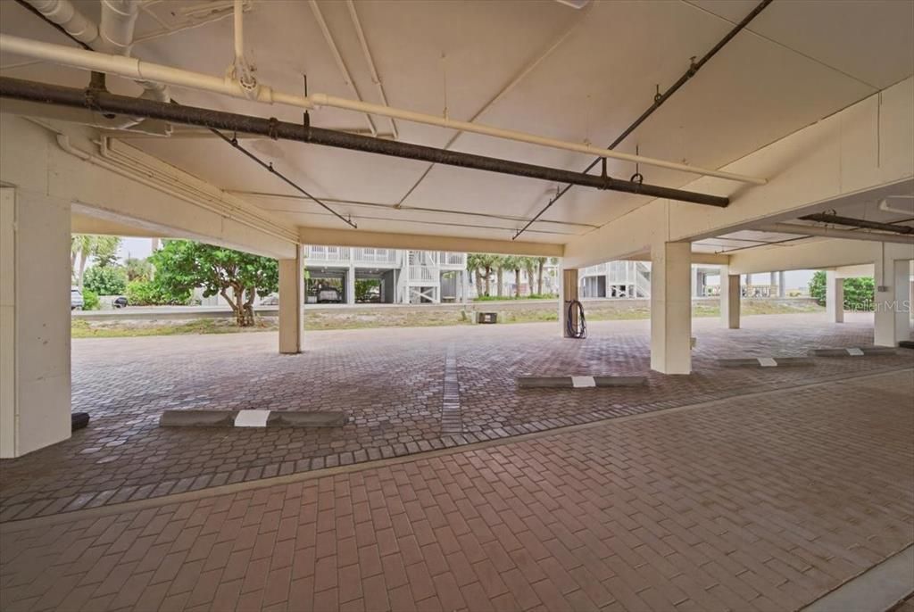 For Sale: $636,000 (2 beds, 2 baths, 1066 Square Feet)