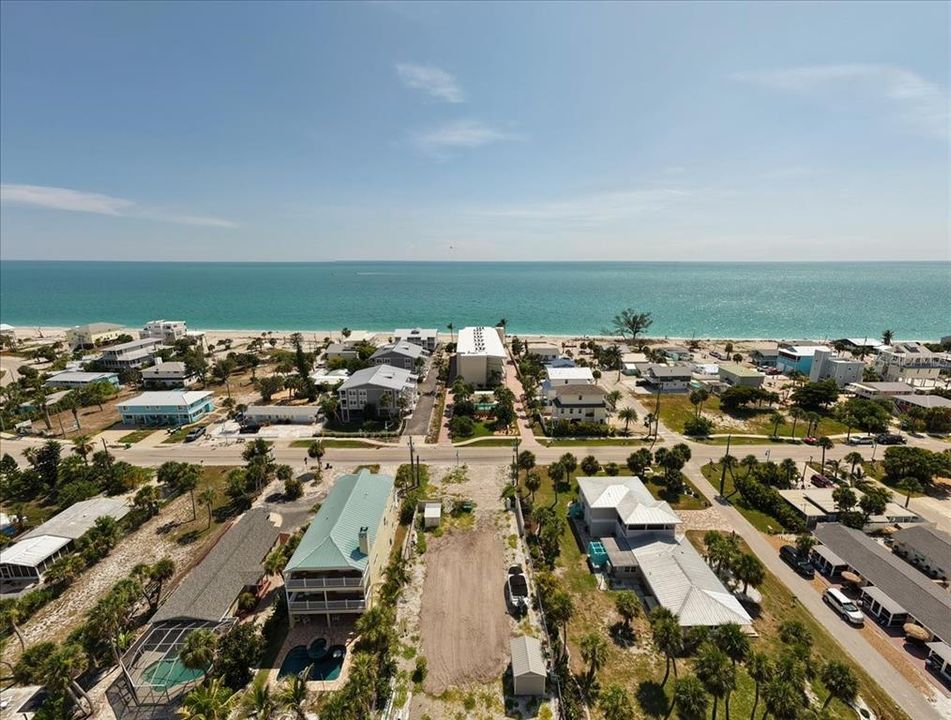 For Sale: $636,000 (2 beds, 2 baths, 1066 Square Feet)
