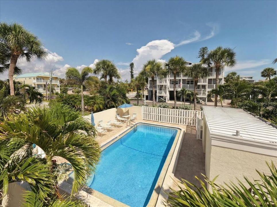 For Sale: $636,000 (2 beds, 2 baths, 1066 Square Feet)