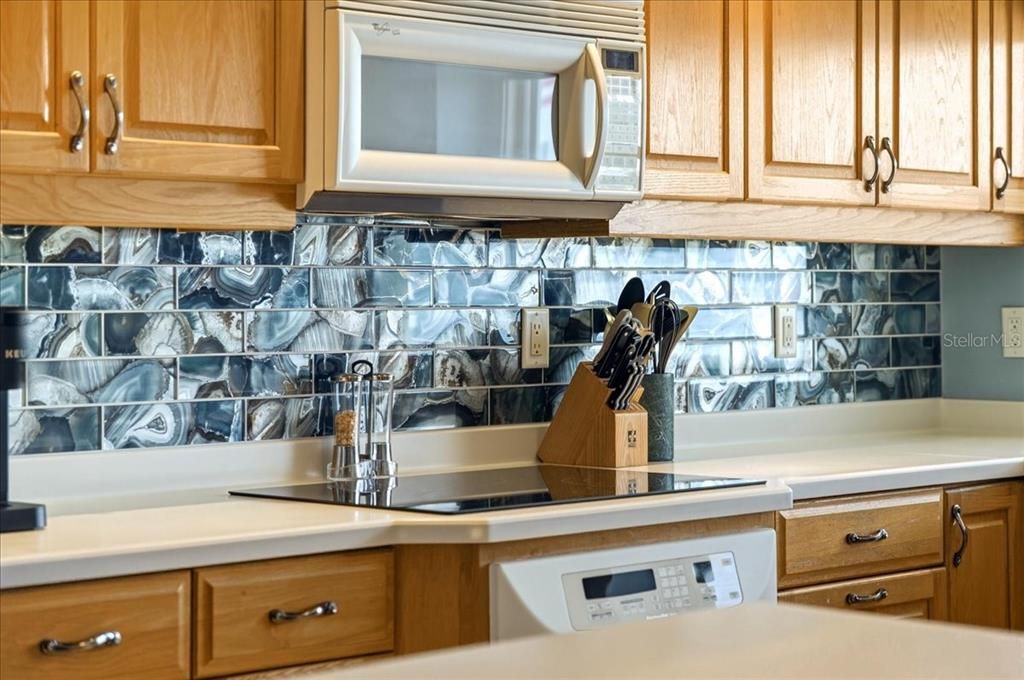 For Sale: $636,000 (2 beds, 2 baths, 1066 Square Feet)